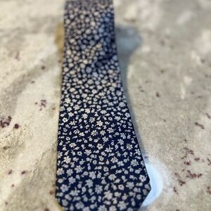 Daniel Cremieux Navy and White Floral Tie